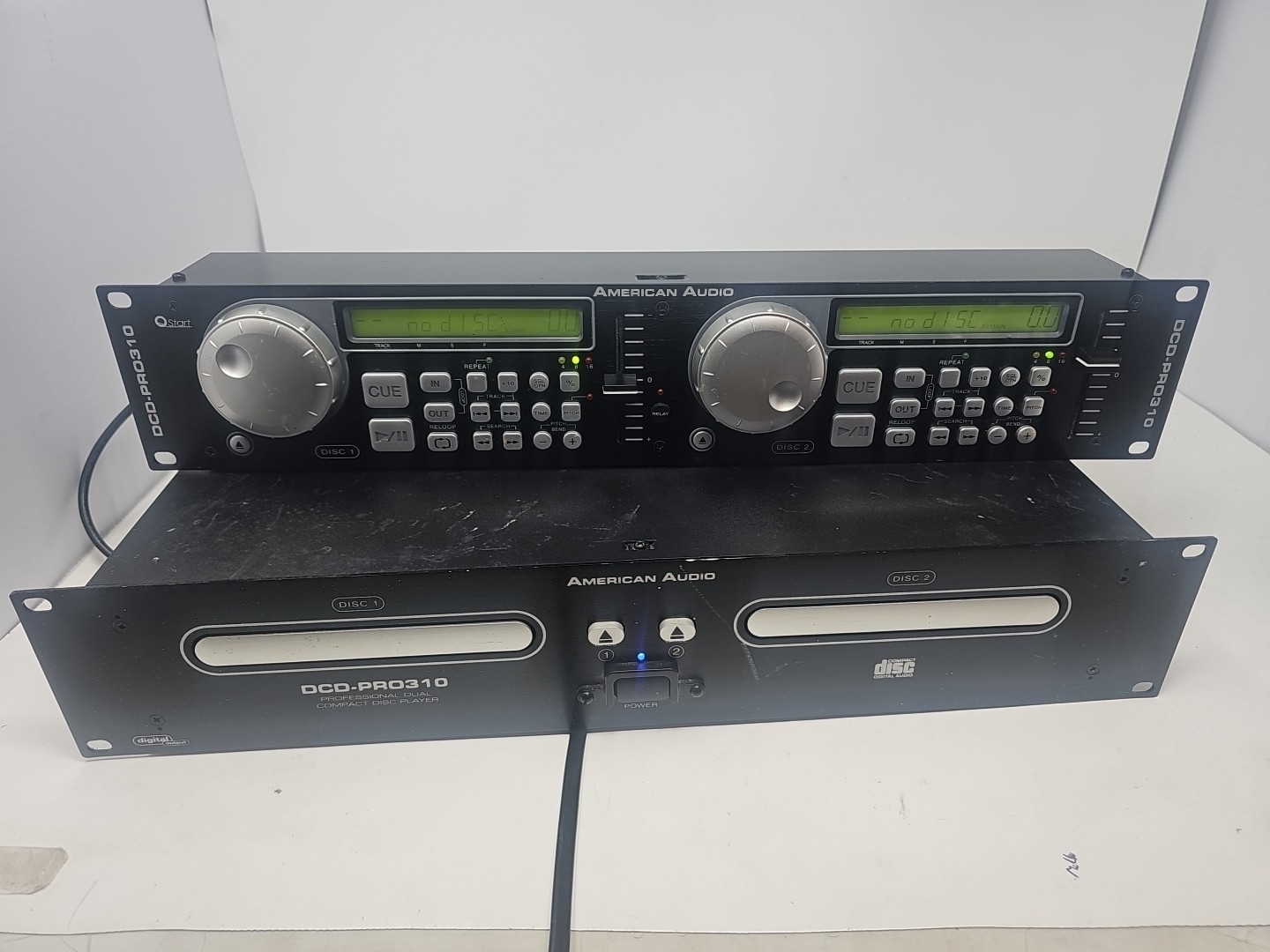 American Audio dcd-pro310 Professional Dj Controller & Dual Cd Player W/ Cords