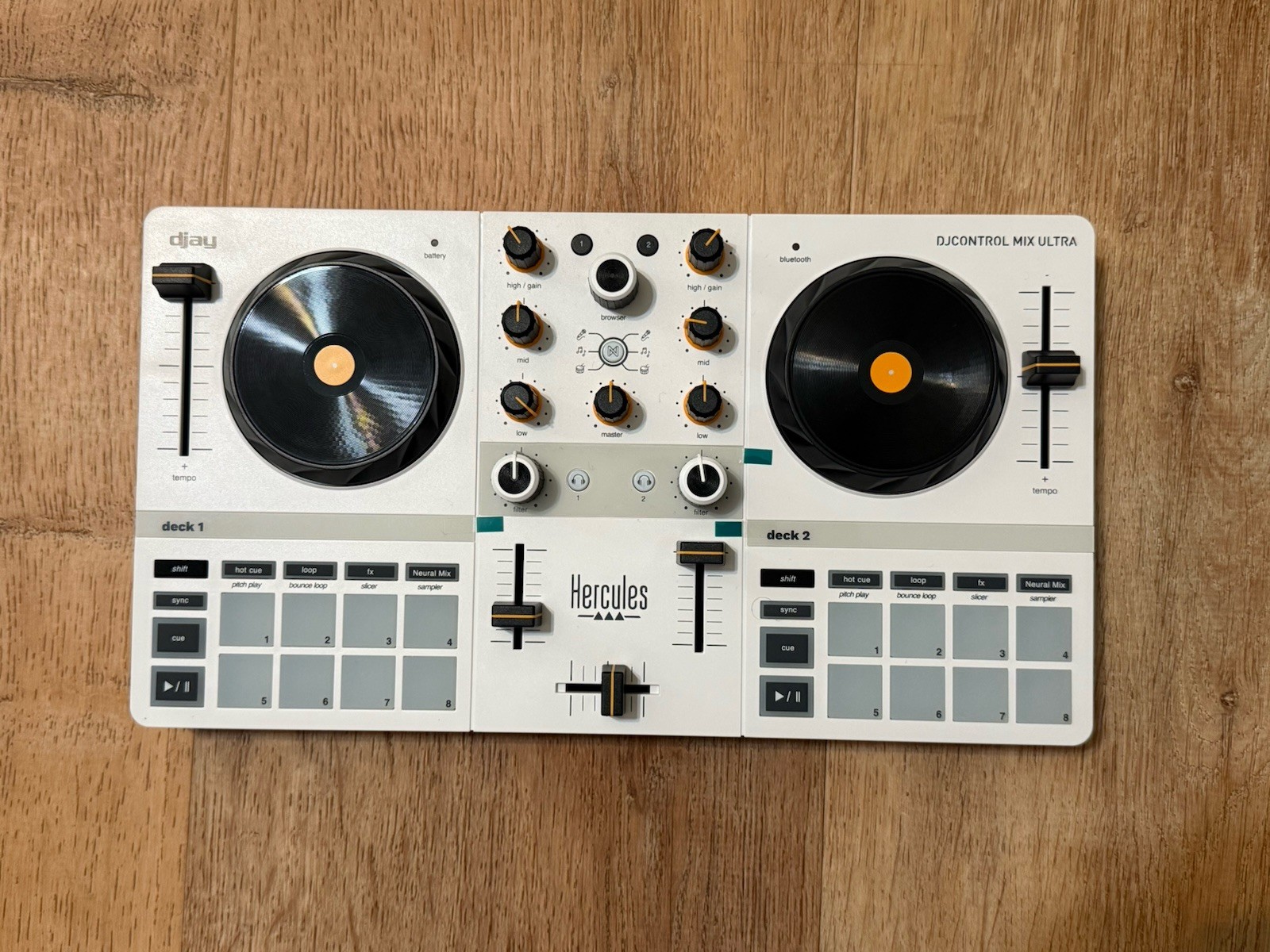 HERCULES DJCONTROL MIX ULTRA – MOBILE DJ CONTROLLER FOR SMARTPHONES – WHITE